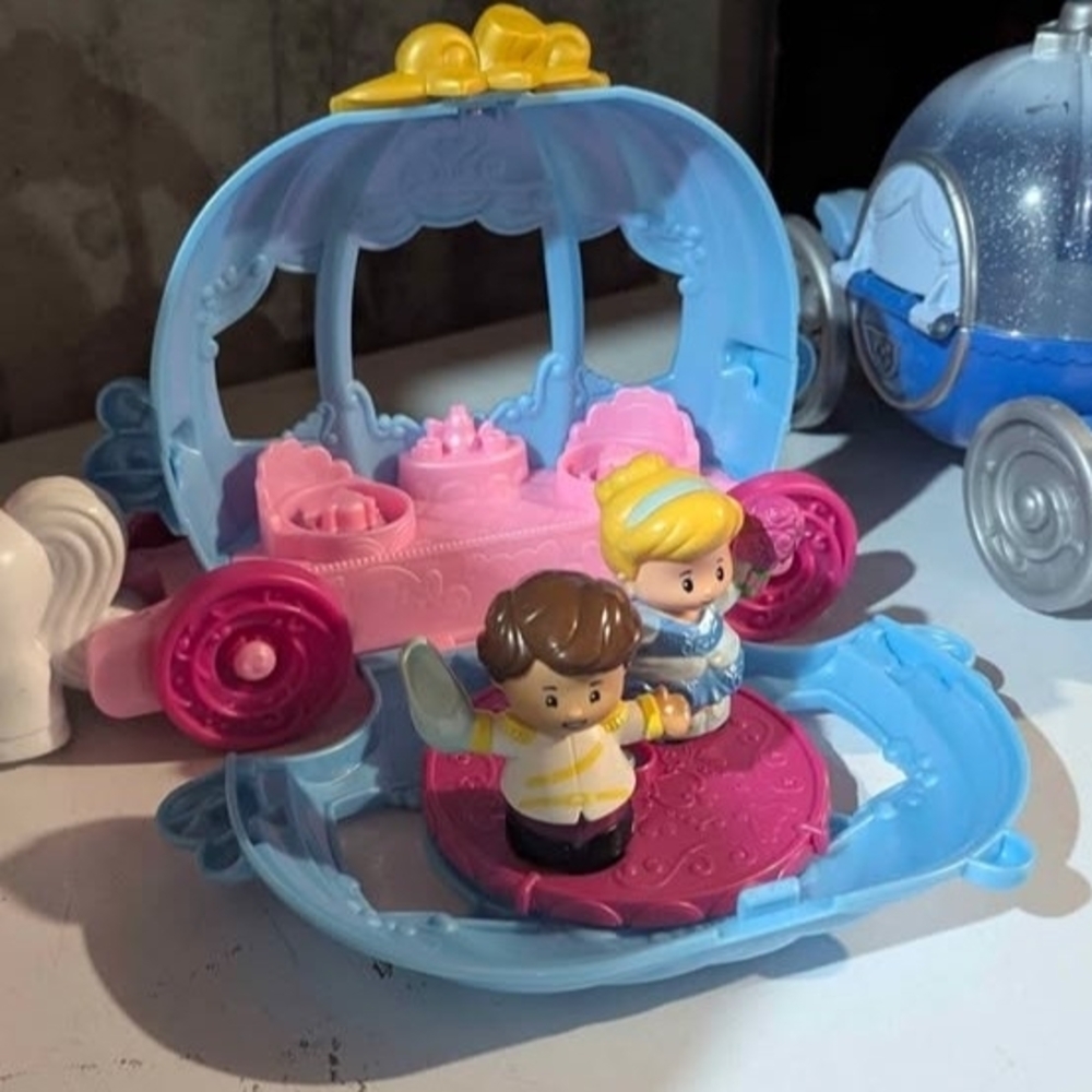 Cinderella's Magical Blue and Pink Carriage Playset
